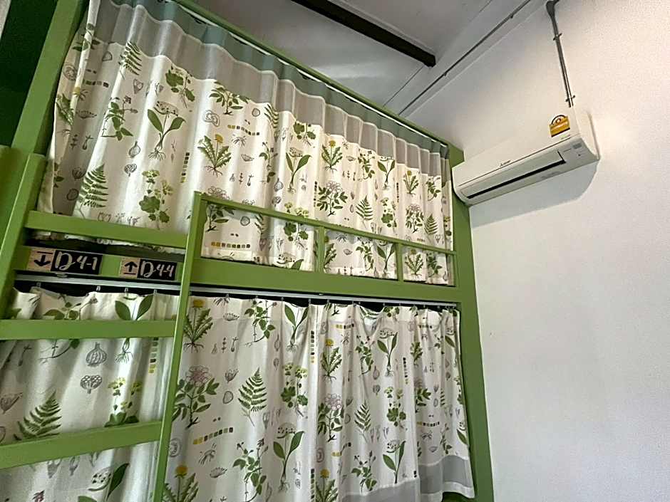 Memmoth Cafe & Hostel in Lampang