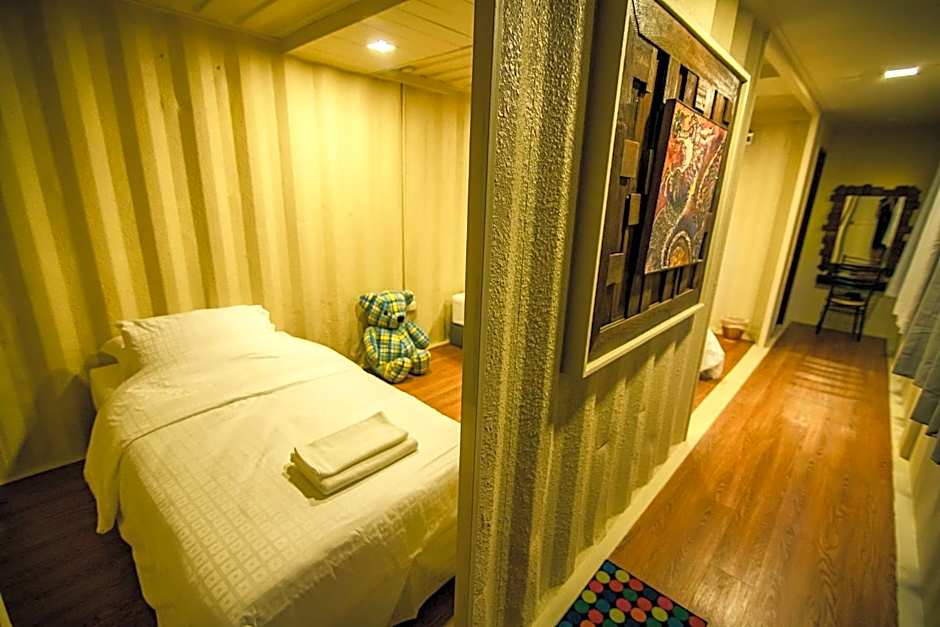 Suankaew​ art​ hostel​