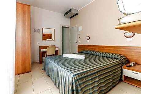 Triple Room with Pool View