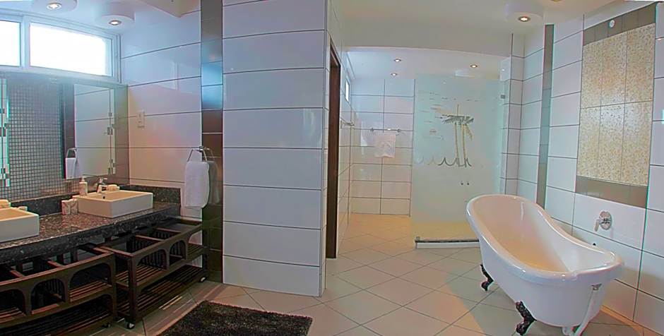 Cowrie Shell Beach Apartments Official