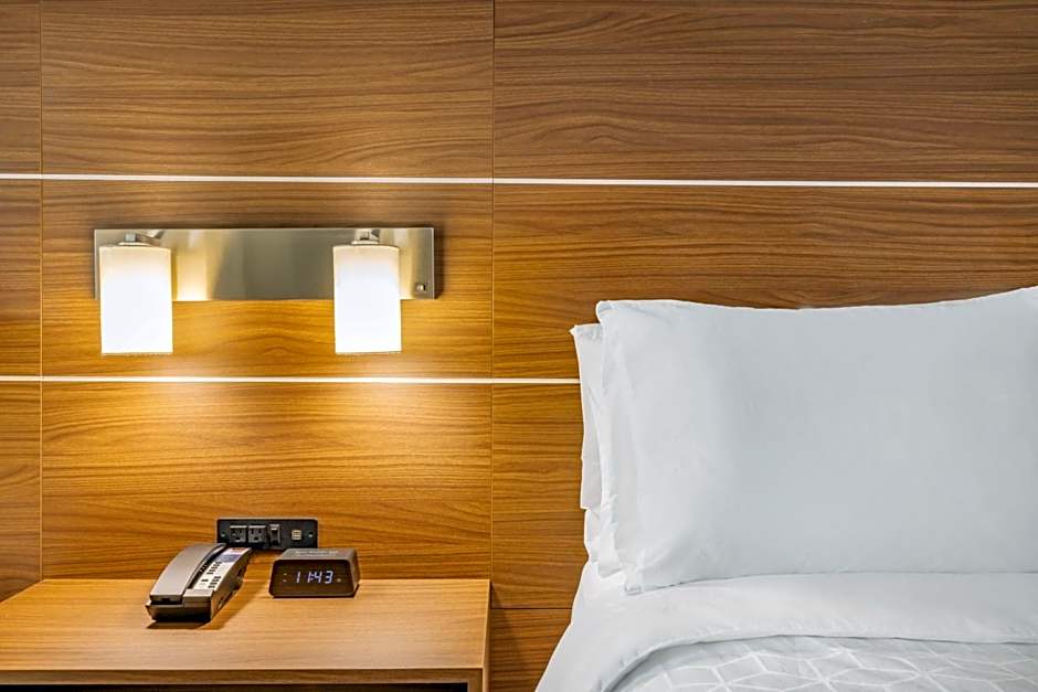 Holiday Inn Express & Suites - Lincoln Downtown By IHG