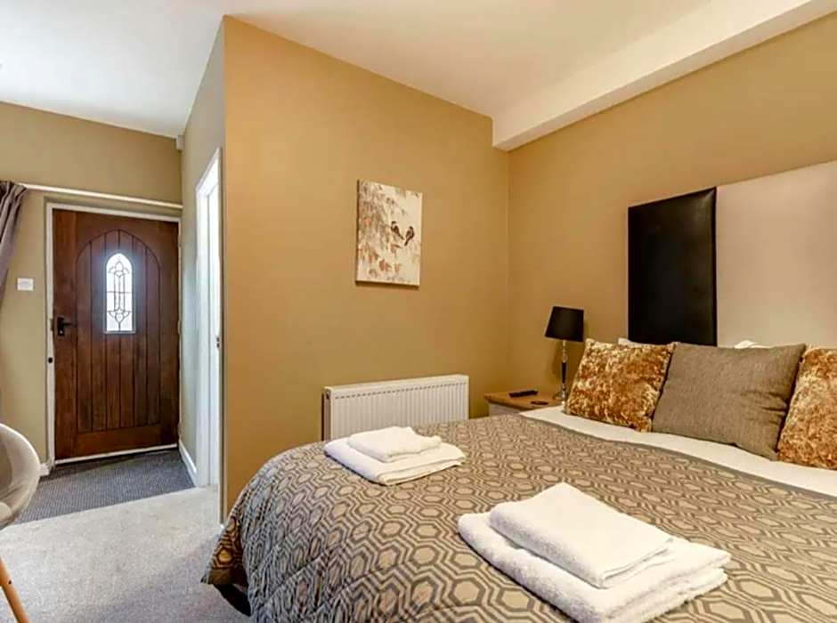 Curly Tail Accommodation