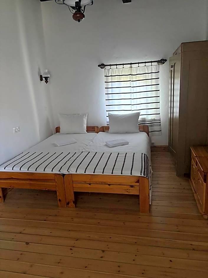 Hollóköves Vendégházak