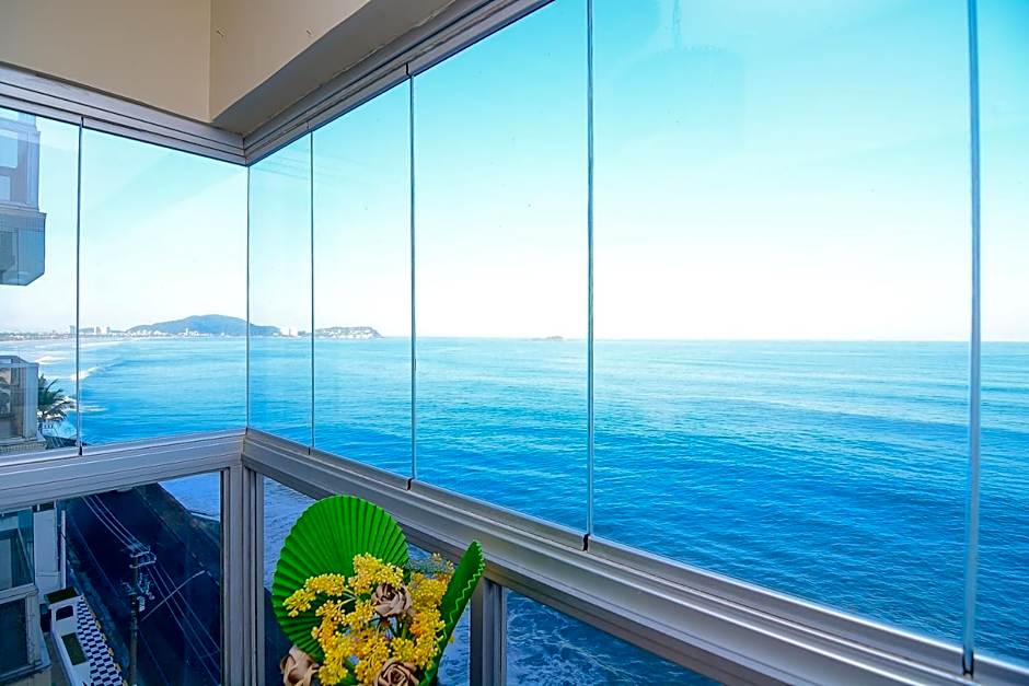 Apartamento no Morro do Maluf, frente ao mar
