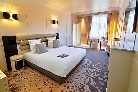 Deluxe Room with Large Bed