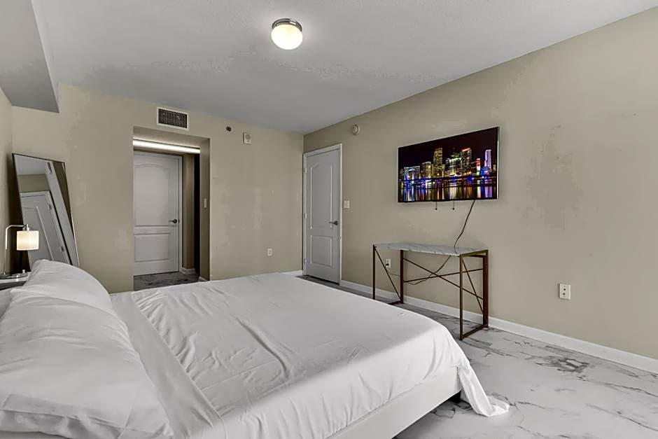The Club at Brickell Bay Luxury Suites