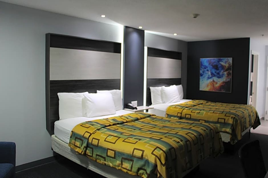 Douglas Inn & Suites Cleveland