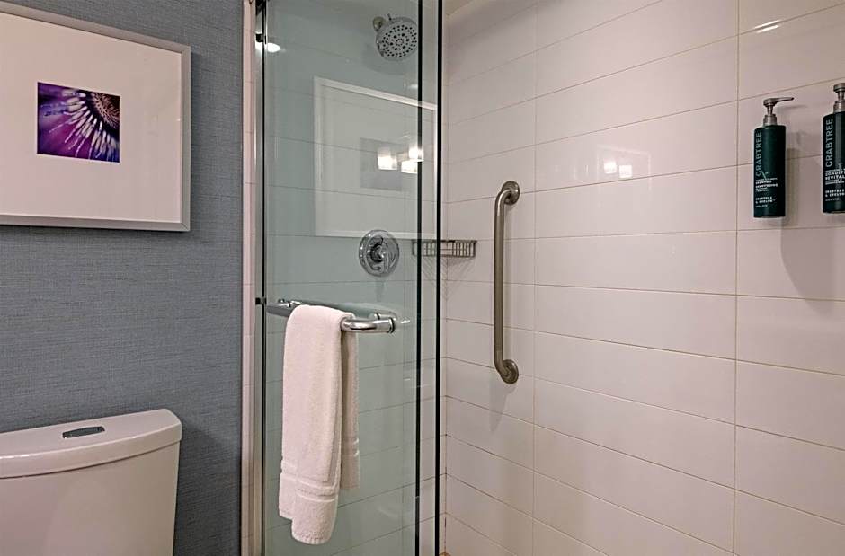 DoubleTree by Hilton West Edmonton