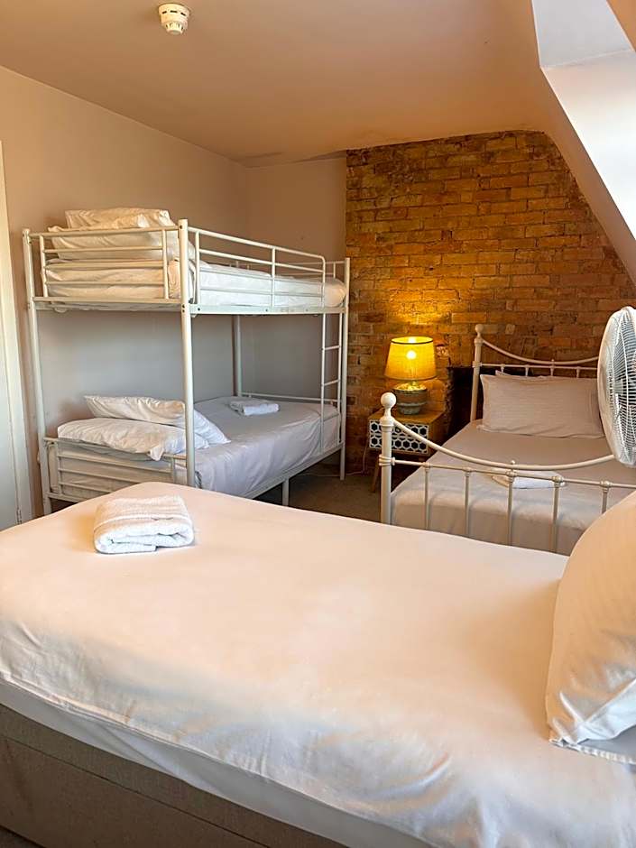 The Boho - 4 min walk to beach & town