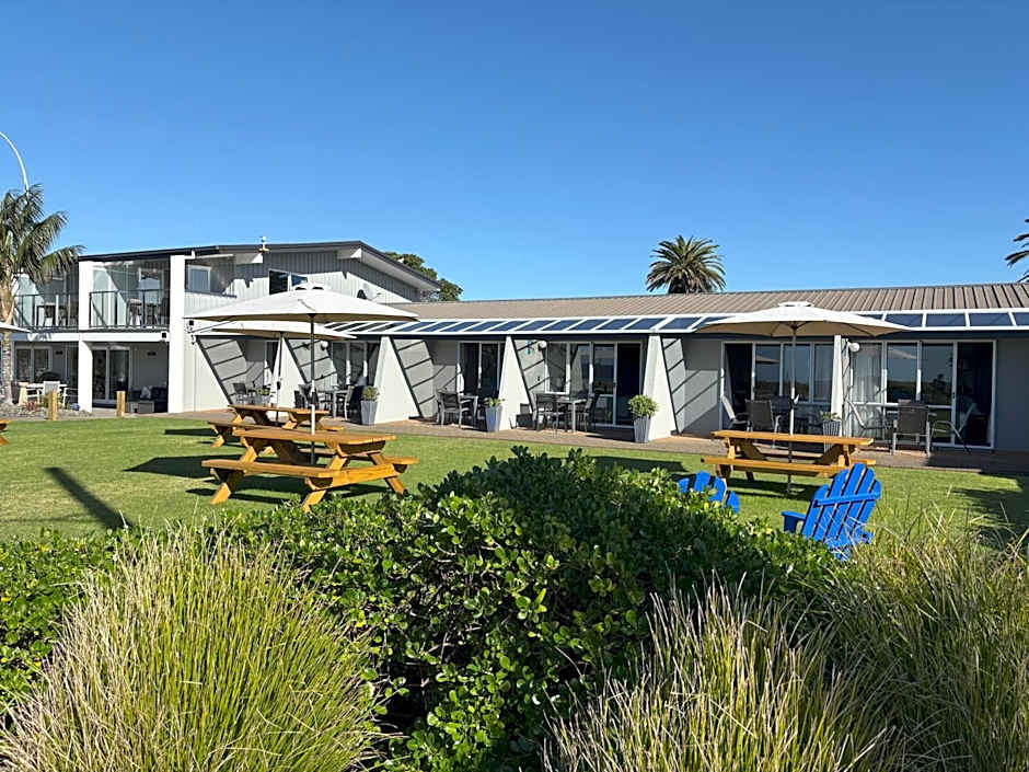 Baileys At The Beach Motel