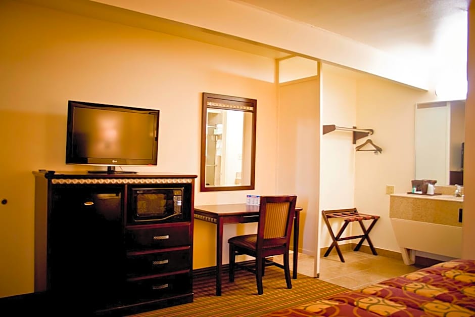 Whispering Palms Inn