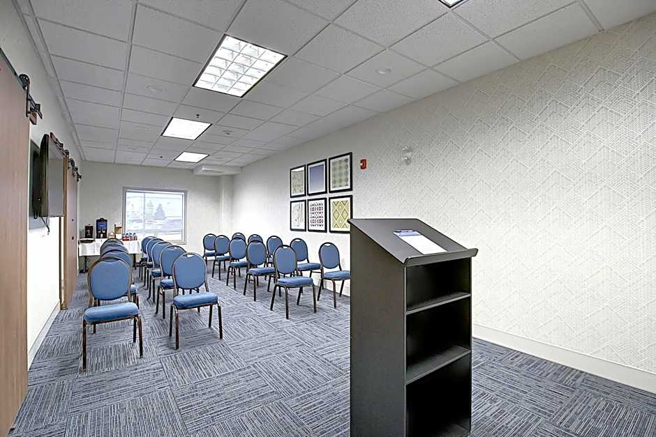 Holiday Inn Express Airport Calgary By IHG