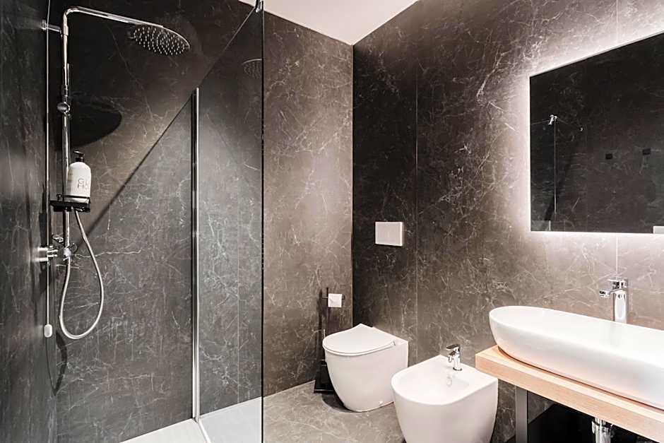 Glass House - Smart Rooms & Parking