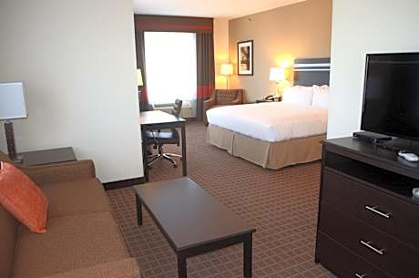 One-Bedroom King Suite with Communications Accessible Tub