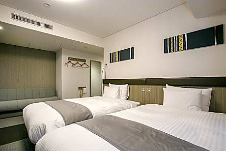 Deluxe Twin Room with Mount Fuji Glass