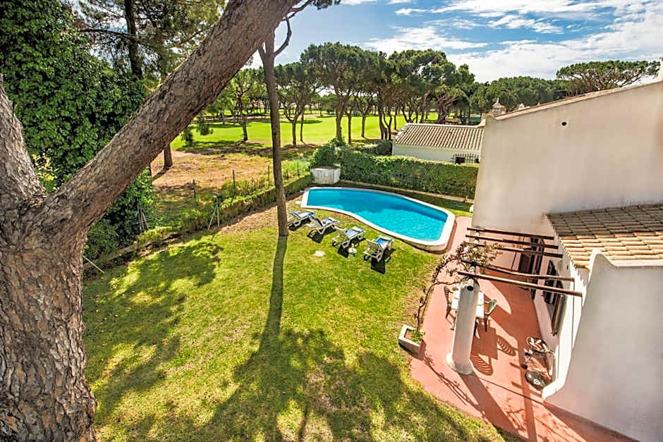 Perfect Retreat Overlooking Pinhal Golf Course, Private pool, Off-street parking