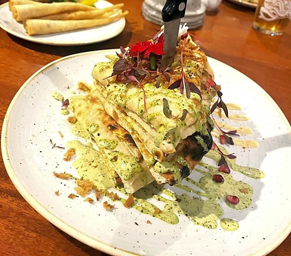 Pettifers Freehouse Hotel