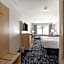 Days Inn & Suites by Wyndham Norton Shores/Muskegon