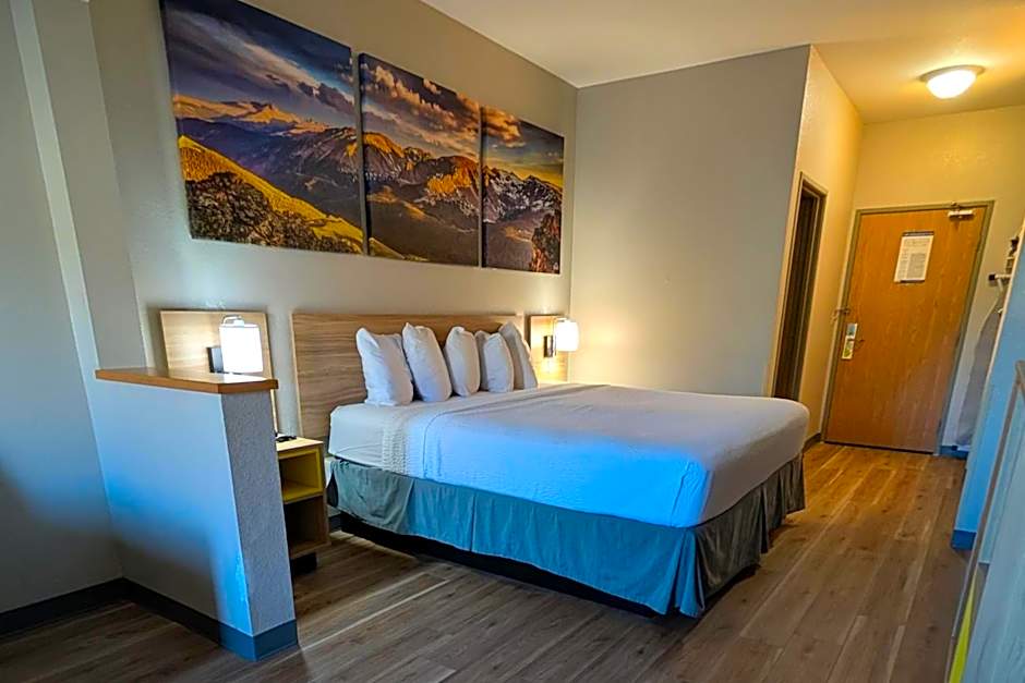 Days Inn & Suites by Wyndham Castle Rock