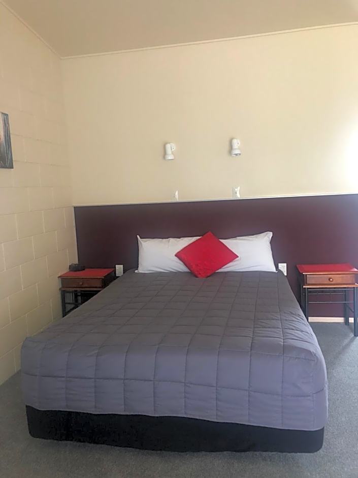 Thornton Lodge Motel