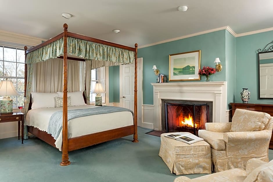 Harbor Light Inn