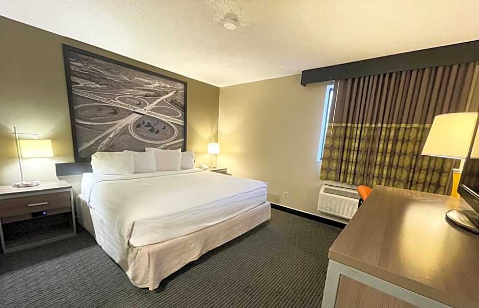 Super 8 by Wyndham St Charles