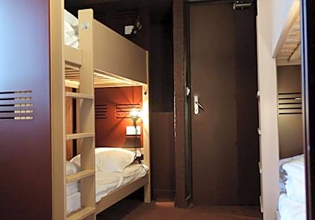10-Bed Mixed Dormitory Room