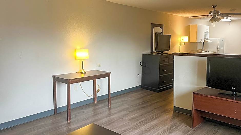 Studio 6 Chantilly VA Washington Dulles Airport