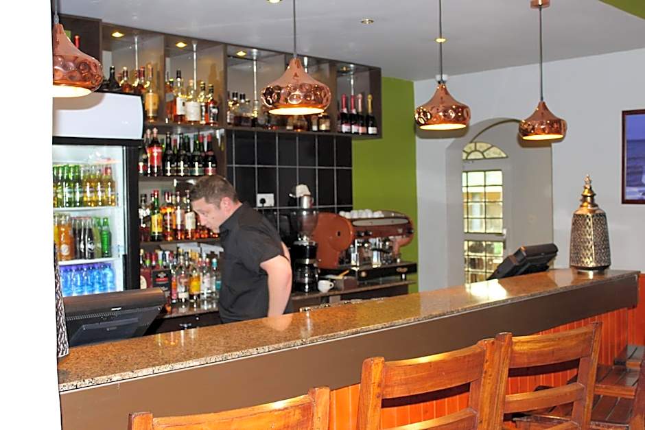Casa Mia Lodge & Restaurant