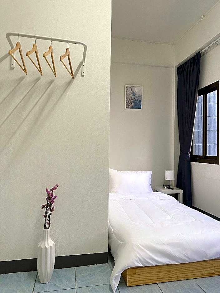 Montana Hotel & Hostel Phuket