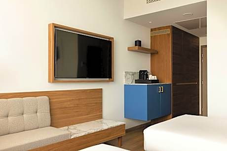 Guest room, Twin, Partial sea view, High floor