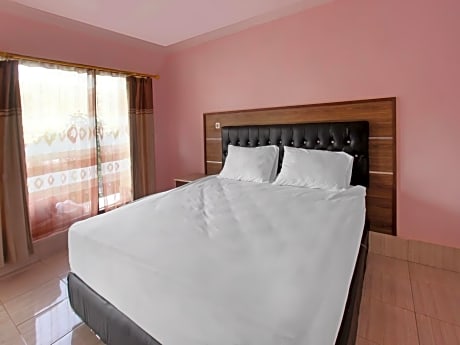OYO 91744 Hotel Gemilang