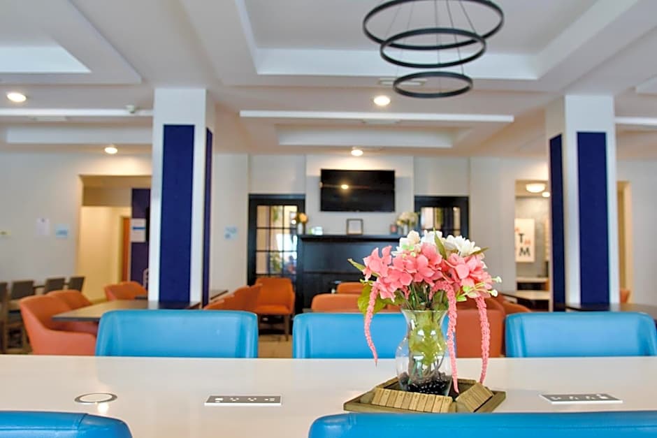 Holiday Inn Express Hotel & Suites Latham By IHG