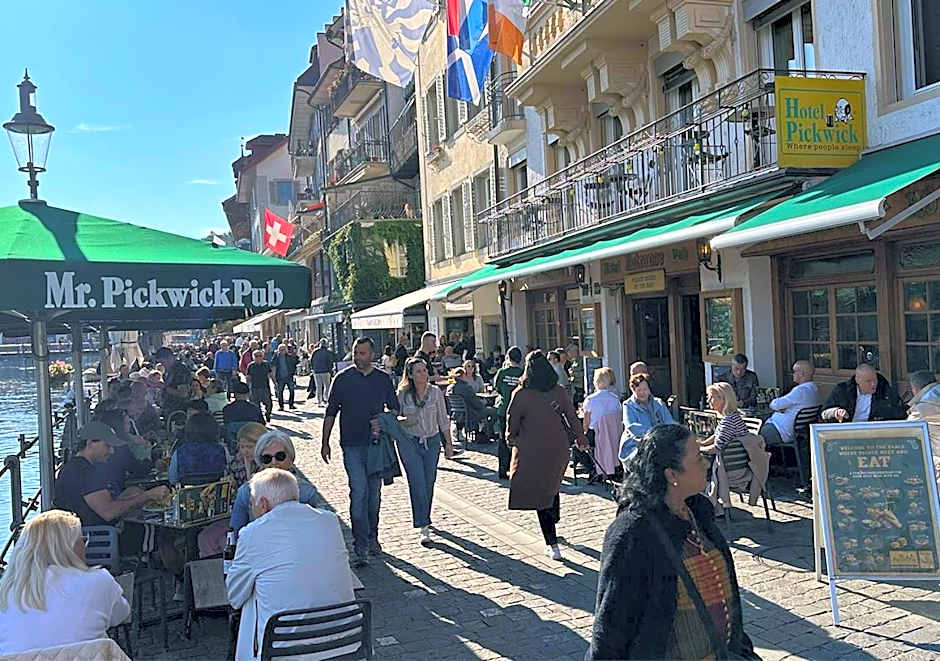 Hotel Pickwick and Pub "the room with a view"