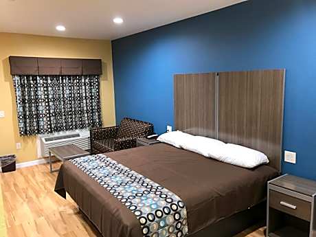 Deluxe King Room - Non-Smoking