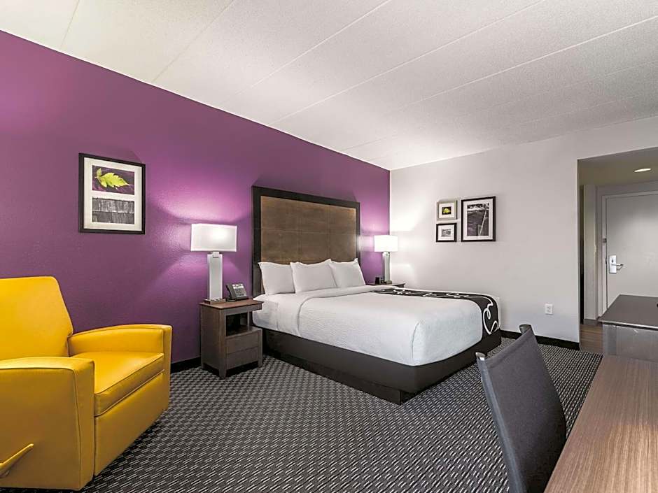 La Quinta Inn & Suites by Wyndham Salem