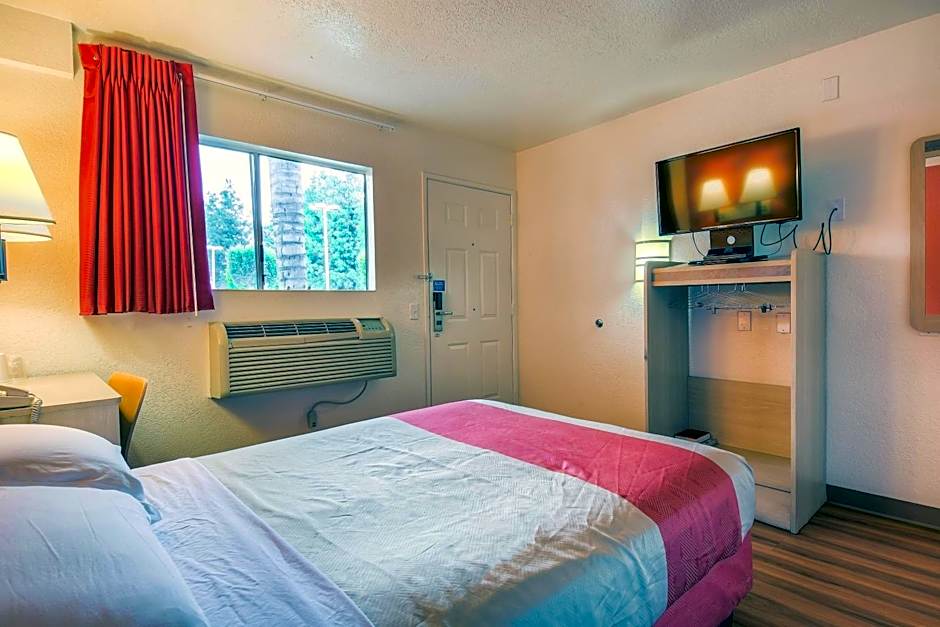 Motel 6 Chino, CA - Los Angeles Ontario
