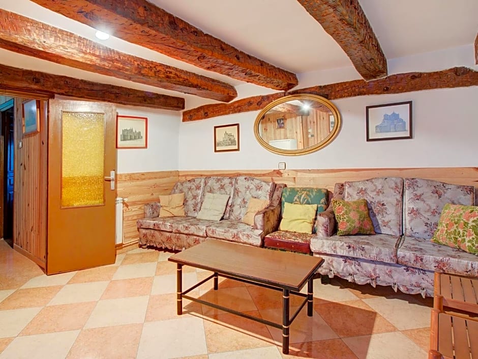 Snug Holiday Home in Valladolid with Private Pool