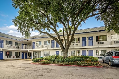 Motel 6 Conroe, TX