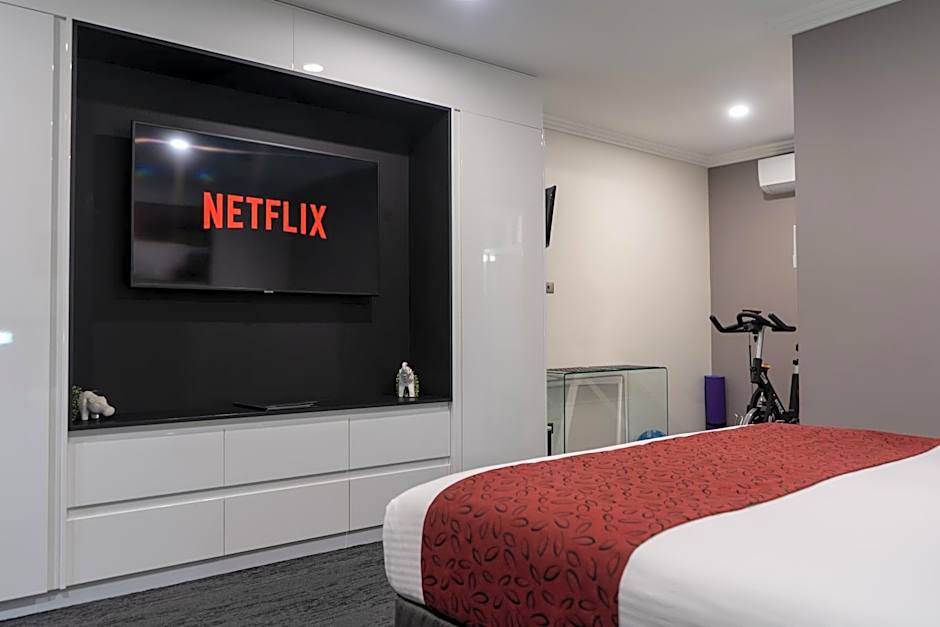 Golden West Motor Inn