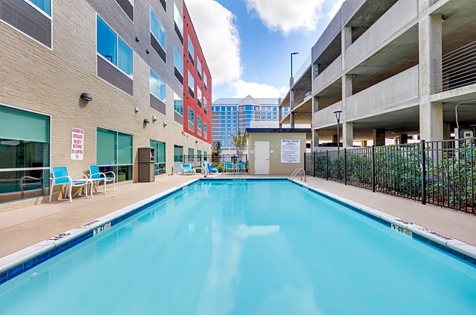 Holiday Inn Express & Suites Dallas NW - Farmers Branch By IHG