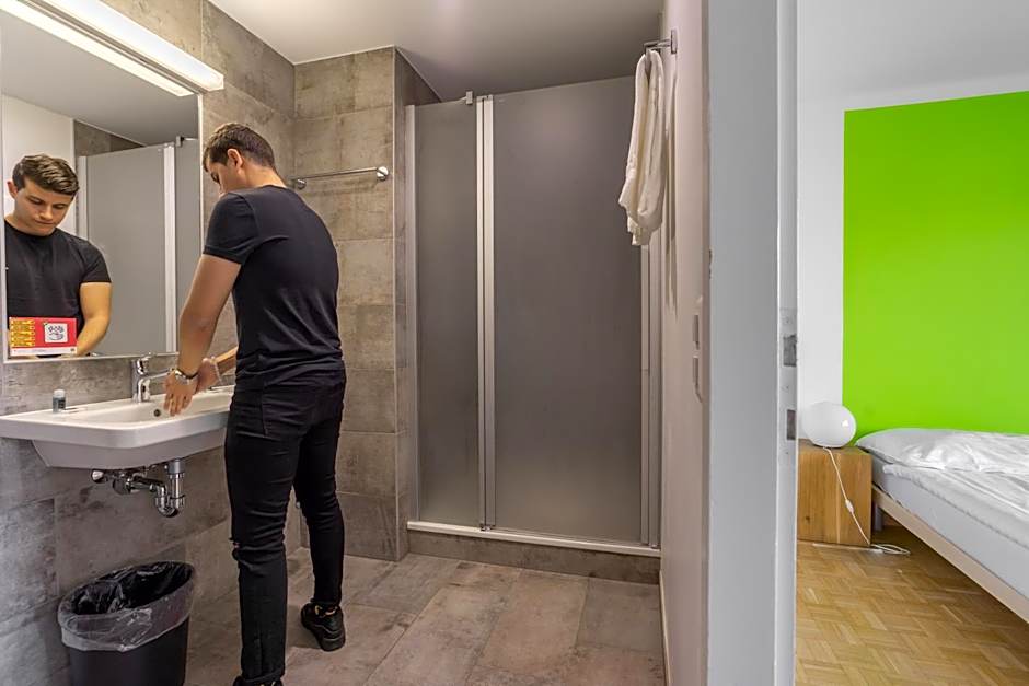 Nyon Hostel