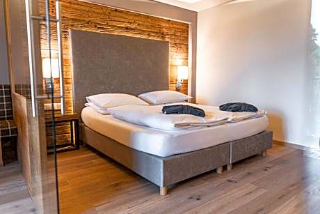 Junior Suite with Balcony and Mountain View