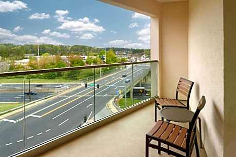 One-Bedroom King Suite with Sofa Bed/City View/Balcony - Mobility/Hearing Accessible with Tub