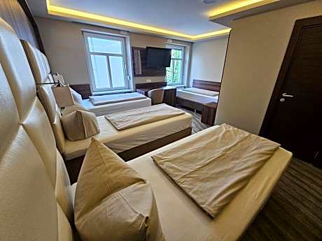 Quiet Quadruple Room with Courtyard View