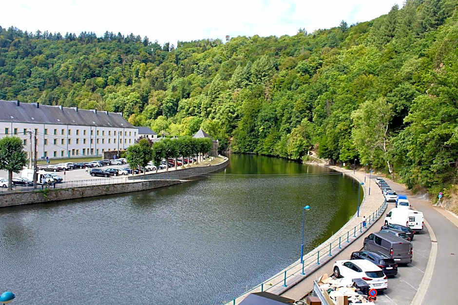 MAISON de VACANCES Bouillon 36 personnes