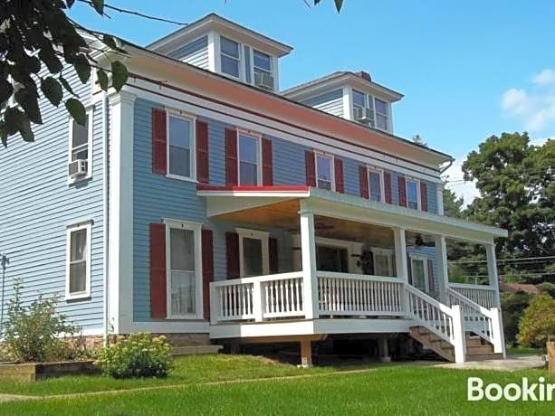 Tin Brook Bed & Breakfast