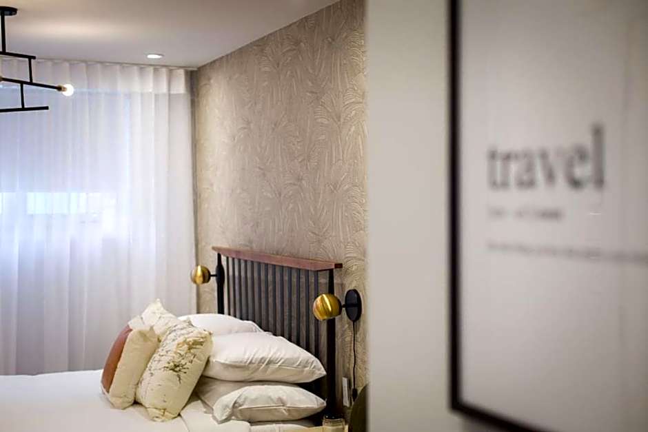 Palms Little Italy Studio with full bathroom by Denstays