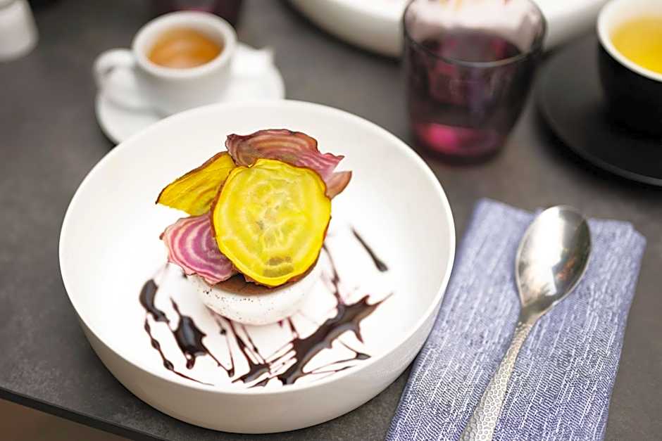 Renaissance by Marriott Paris Republique Hotel