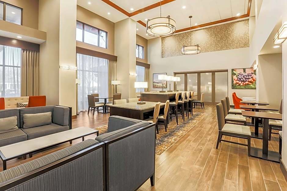 Hampton Inn By Hilton & Suites Windsor Sonoma Wine Country